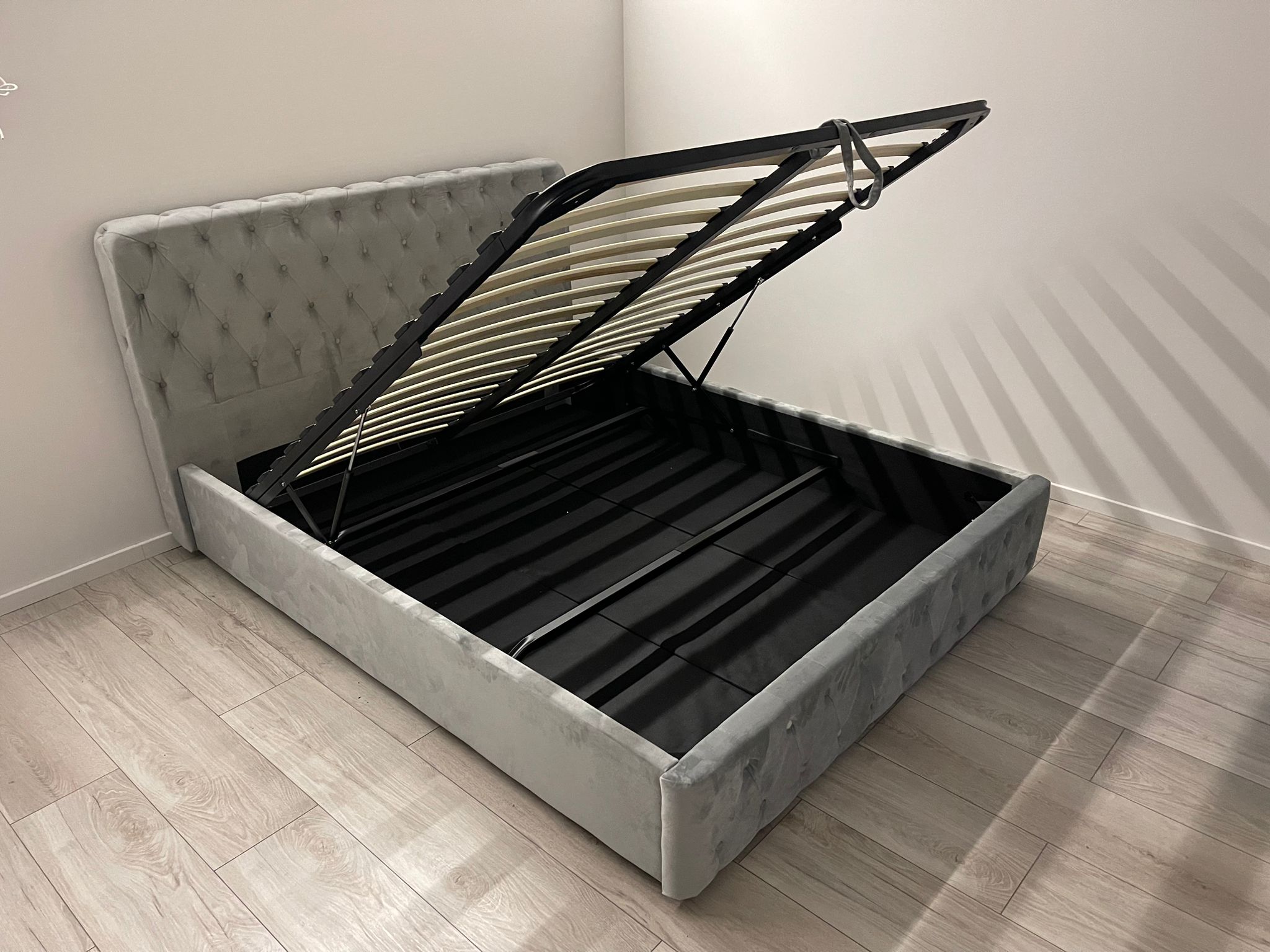 Gulta Belinda ar veļās kasti - Image 4